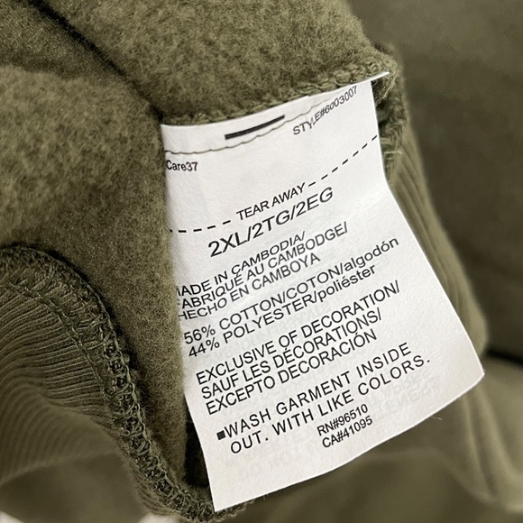 Under Armour Project Rock Red One Believe Santa Bull Sweatshirt Men’s 2XL - Picture 9 of 13